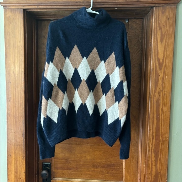 Stylish Argyle Turtleneck Sweater - Picture 1 of 4